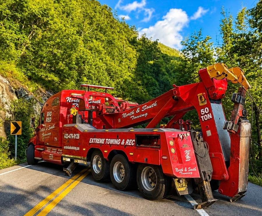 Heavy Duty Towing and Recovery North and South Towing Heavy Duty Wrecker on Two Lane Highway