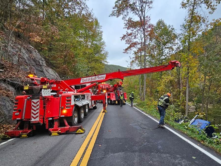 Heavy Duty Towing and Recovery Rotator Working accident North and south Towing Cleveland Tennessee